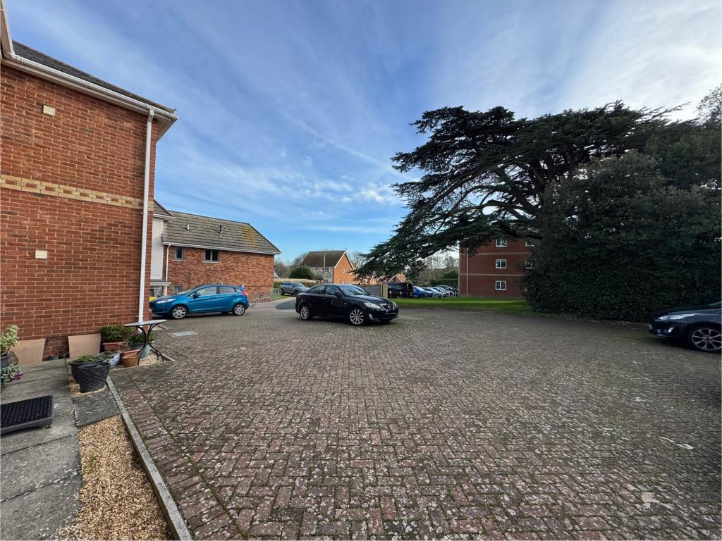 Lot: 8 - FREEHOLD GROUND RENTS - Car Park